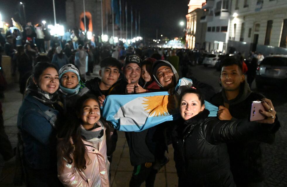 “El festejo fue lógico después del partido y espontáneo”, sostuvo Pablo Javkin y pidió evitar nuevas aglomeraciones