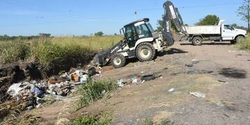 Limpieza de basura en caminos rurales de Rafaela