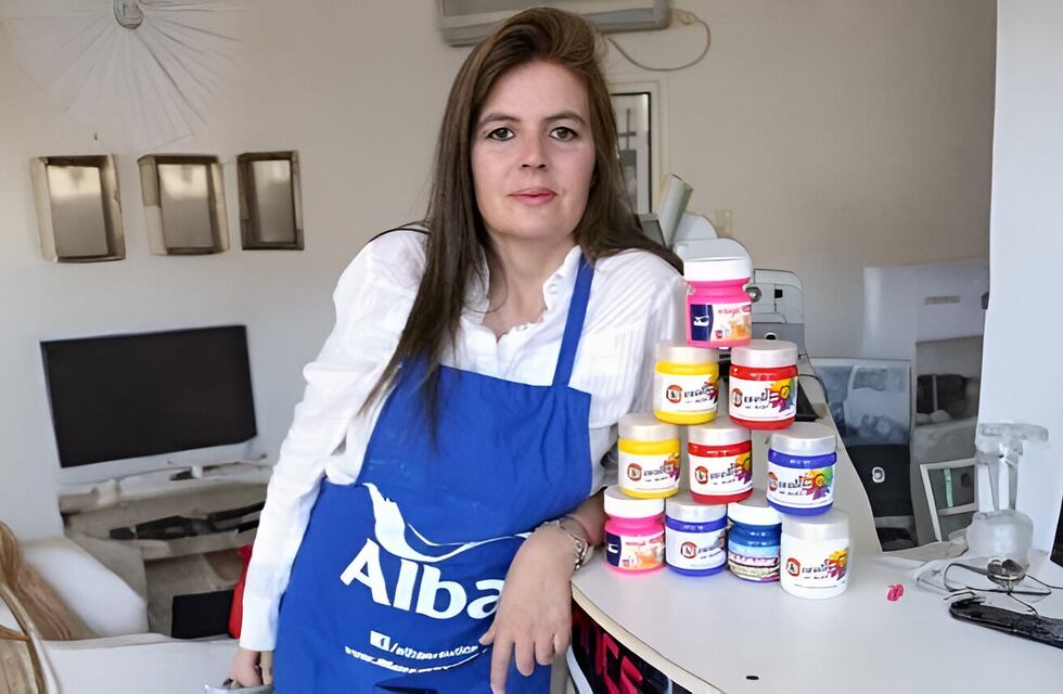 Taller de pintura de Cinthia Poulsen Hornum en la Biblioteca Campano