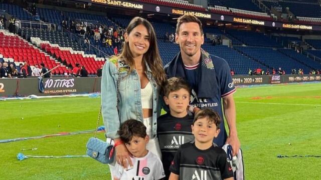 Antonela Roccuzzo acompañó a su esposo junto con sus hijos Thiago, Mateo y Ciro.