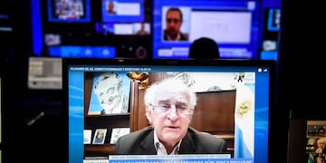 Oscar Parrilli defendió sus proyectos en el plenario de comisiones (Comunicación Senado)