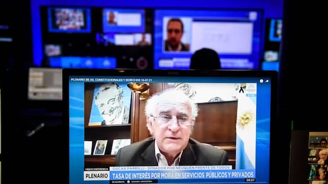 Oscar Parrilli defendió sus proyectos en el plenario de comisiones (Comunicación Senado)