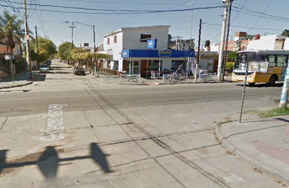 El hijo del jubilado arrastrado por ladrones relató cómo fue el hecho: “Se enganchó del limpiaparabrisas”