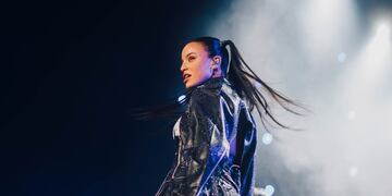 Emilia Mernes en el Movistar Arena