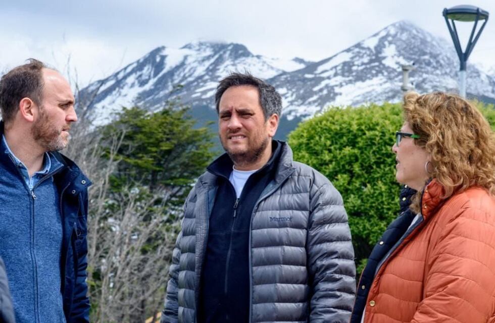 Ushuaia: En su recorrido por la ciudad, Juan Cabandié visitó el Paseo del Centenario