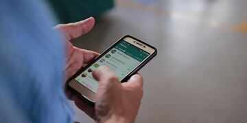 Las bromas con los teléfonos son las más usadas por los mendocinos.