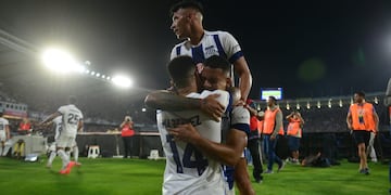 Miguel Navarro marcó el 1-0 de Talleres ante Huracán, triunfazo Albiazul (Javier Ferreyra / La Voz)