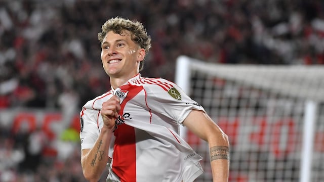 Facundo Colidio facturó y festeja con el escudo en el corazón. / Gentileza: Prensa CARP.