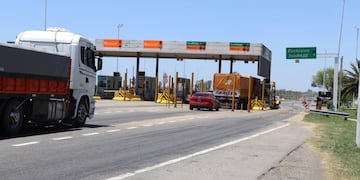 El personal de las cabinas decidió levantar las barreras por un reclamo laboral.