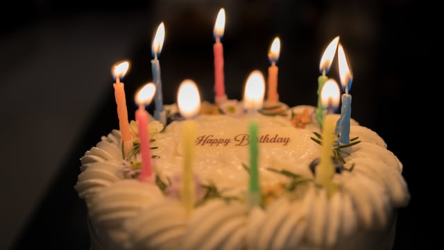 Descubrí la “Burn away cake”, la torta viral de TikTok que se prende fuego.