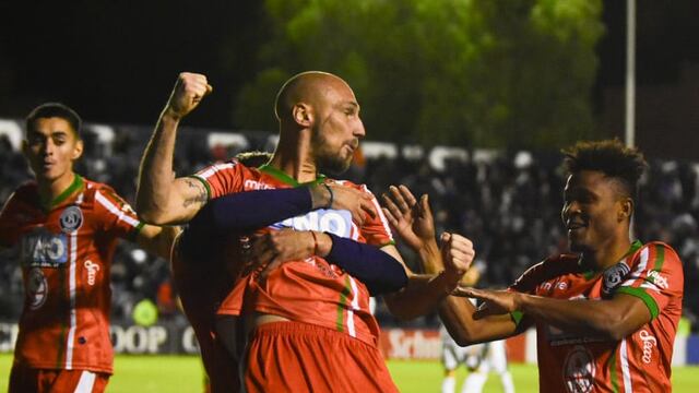 Jorge Scolari festeja el gol del empate de Independiente Rivadavia ante All Boys  en el torneo pasado y ahora jugará en Racing/ Mariana Villa.
