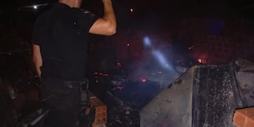 Incendio arrasa con dos casas en San Ignacio.