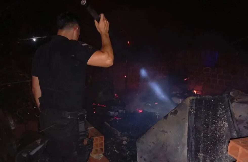 Incendio arrasa con dos casas en San Ignacio