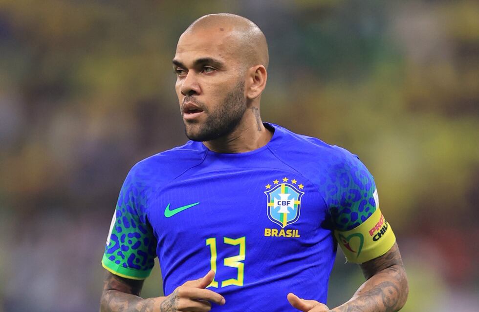 Cambia sus declaraciones y se complica cada vez más: Dani Alves admitió que sí tuvo sexo con la joven que lo acusa de violación