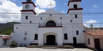 Parroquia Santiago Apóstol en Campo Quijano.