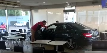 Aunque hubo múltiples pérdidas materiales, el siniestro no ocasionó heridos. (Captura de video)