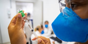 Los fármacos tienen que ser los mismos en ambas inoculaciones.