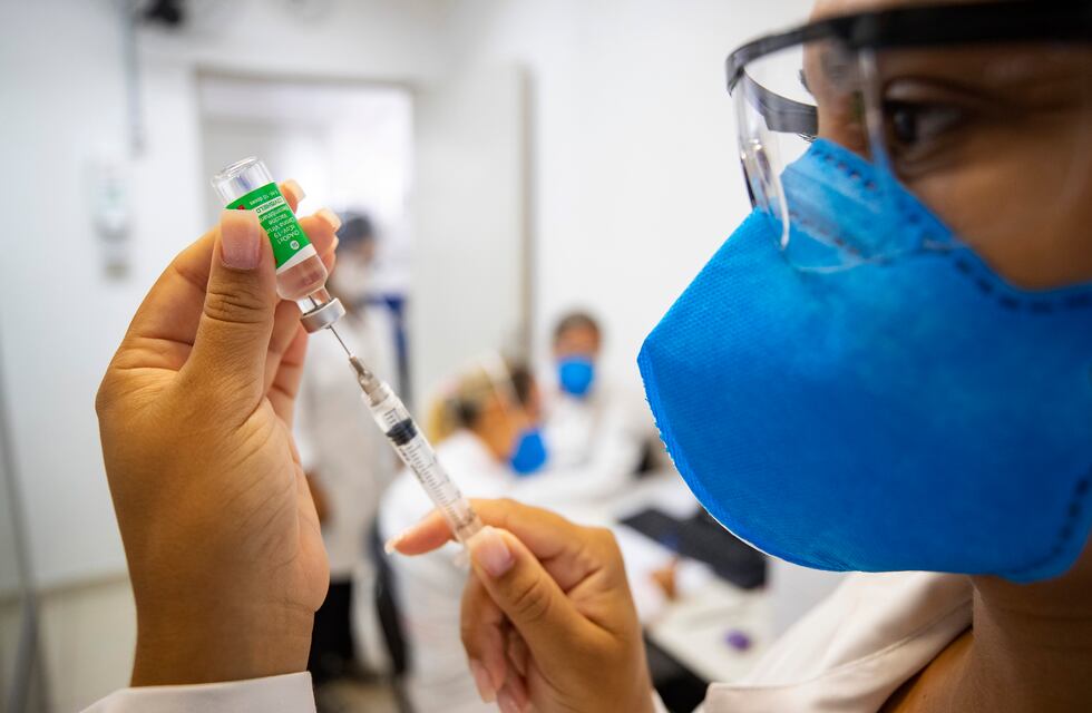 Coronavirus en Europa: varios países retoman la vacunación con AstraZeneca y Francia vuelve a confinarse