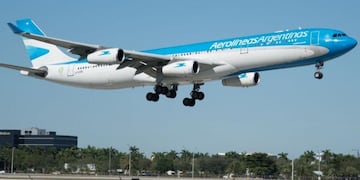 A horas de un nuevo paro, despidieron a tres pilotos de Aerolíneas Argentinas que se negaron a volar.
