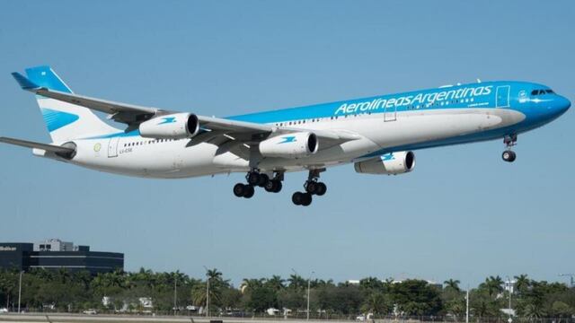 A horas de un nuevo paro, despidieron a tres pilotos de Aerolíneas Argentinas que se negaron a volar.