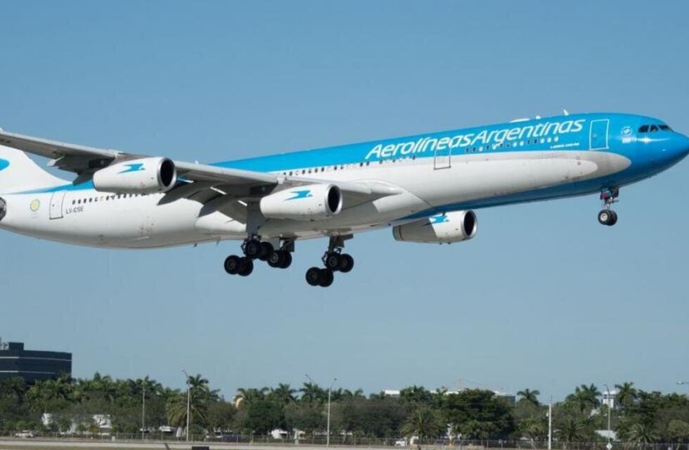 A horas de un nuevo paro, despidieron a tres pilotos de Aerolíneas Argentinas que se negaron a volar