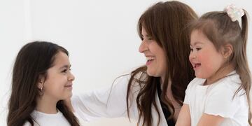 Mariana con sus dos hijas, Luci y Guille.