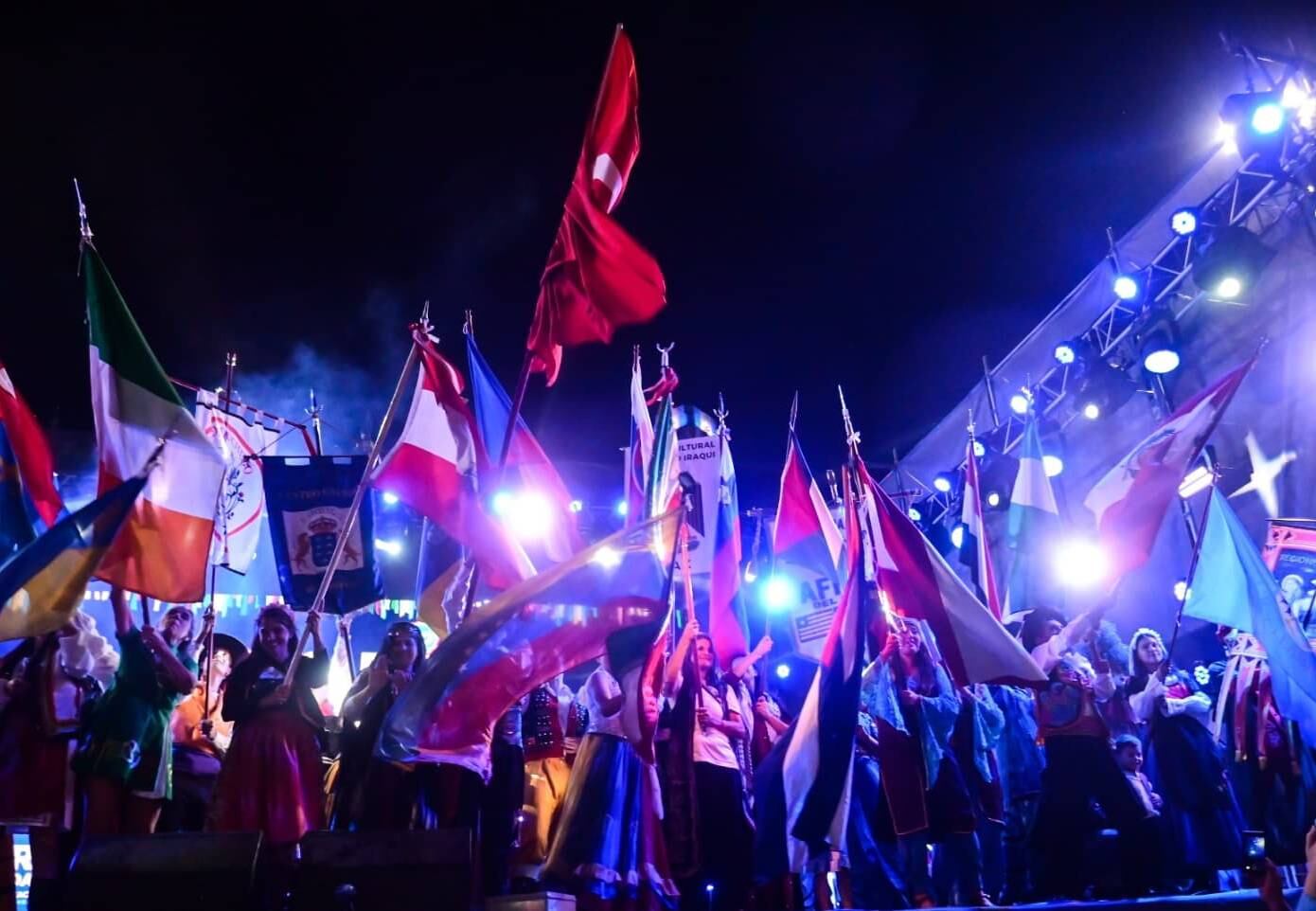 El 40° Encuentro y Fiesta Nacional de Colectividades de Rosario concluyó el lunes 18 de noviembre de 2024 sin suspensiones por lluvia.