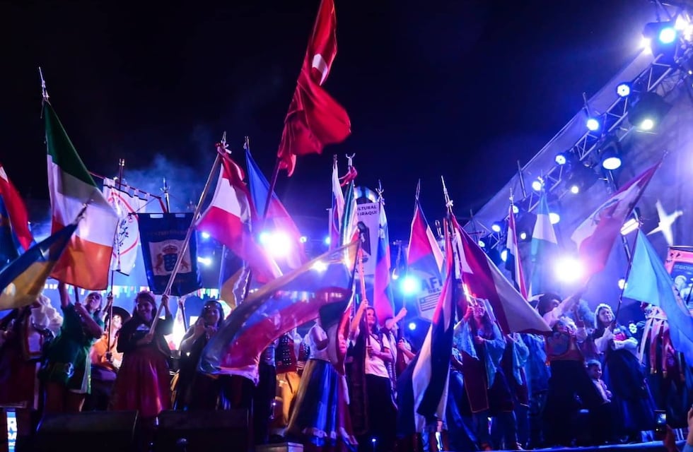 Colectividades 2024 venció a la lluvia en Rosario y logró récord de asistencia