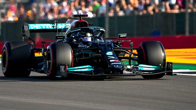 Hamilton, ante la algarabía del público en Silverstone.