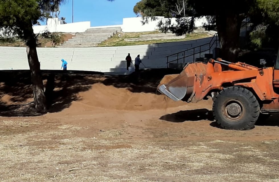 Continúa los trabajos en el anfiteatro y el playón del Parque San Martín
