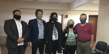 El matrimonio llegó a Tribunales acompañado por sus abogados a cargo de la querella. (@flaviacampeis)