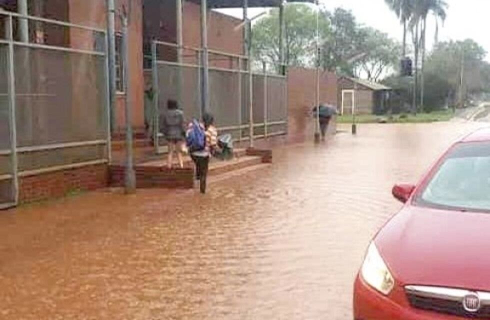 Complicaciones en calles terradas de Puerto Iguazú por las lluvias intensas