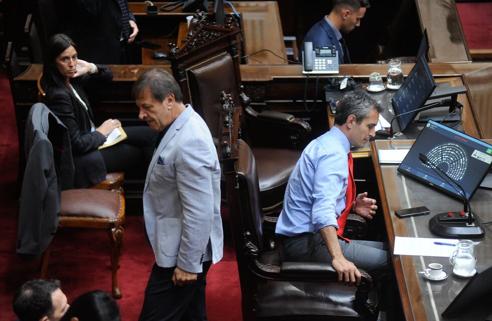 En busca de asegurar la aprobación de la “ley ómnibus”, el Gobierno ofreció acotar las empresas a privatizar