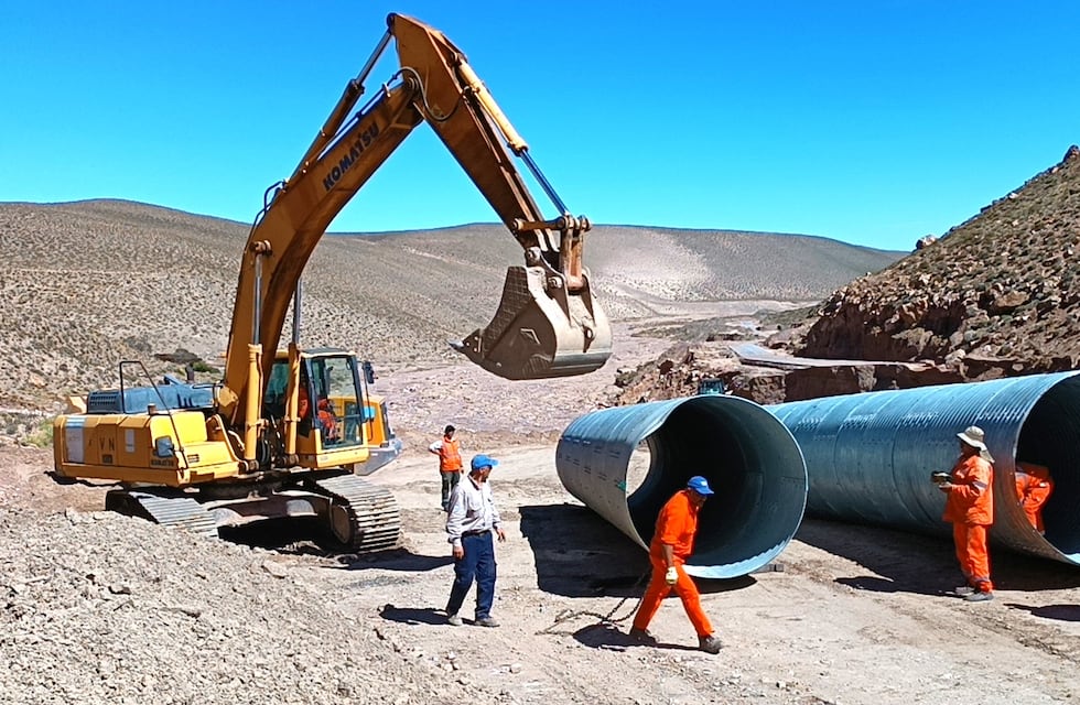 Trabajan contrarreloj en la reparación de la Ruta Nacional 52 que conecta Jujuy con Chile