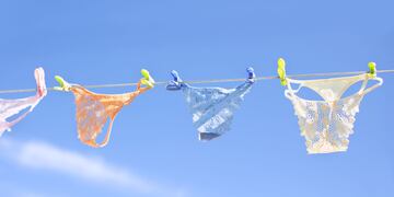 Mujer denuncia a su vecina al 911 por intentar "seducir" a su marido al colgar ropa interior