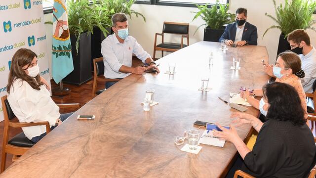 La Ministra de Salud prepara junto a las autoridades municipales de la Ciudad de Mendoza la logística previa al arribo de las vacunas. Gentileza Municipalidad de Mendoza