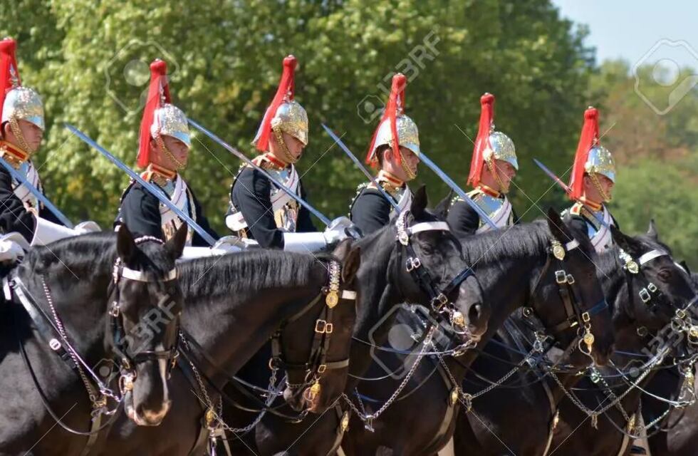 Una insólita situación se dio en los homenajes a la reina Isabel II: “La caballería inglesa ya no es lo que era”