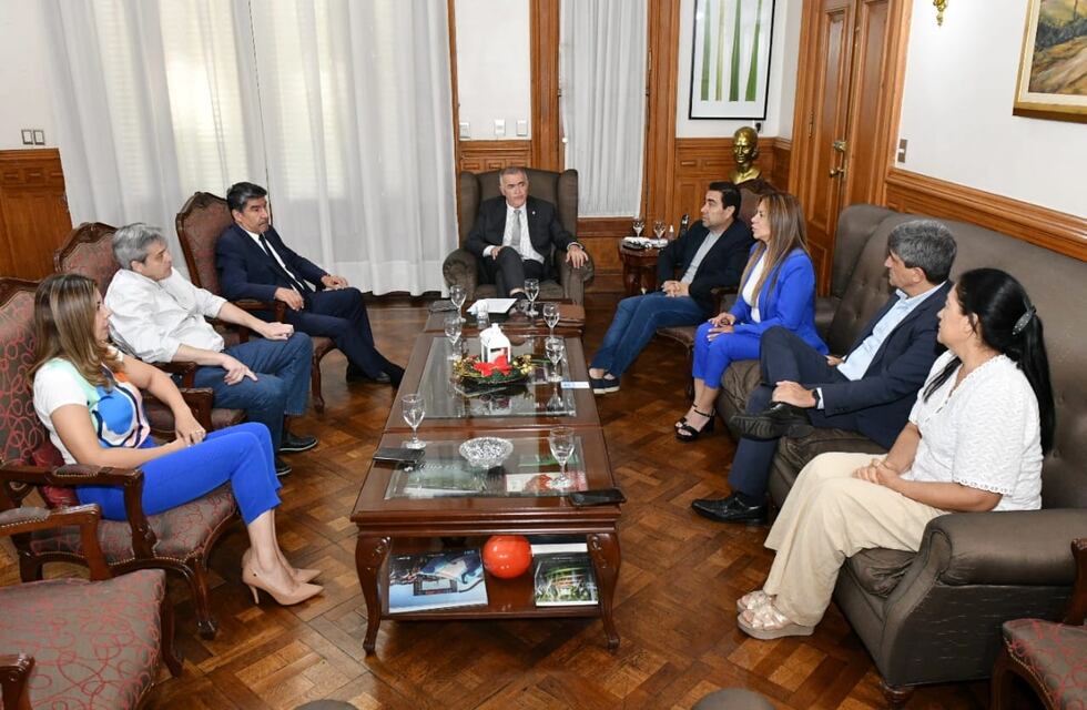 Jaldo se reunió con diputados y senadores del oficialismo para analizar el DNU del presidente Javier Milei