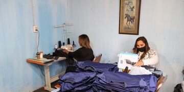 Son seis las que recibieron las máquinas de coser y montaron una pyme textil.