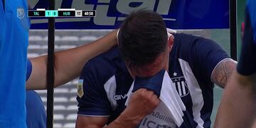 Sin contener el llanto, el Perro Auzqui salió por lesión. A pocos días de la semi de Copa Argentina.