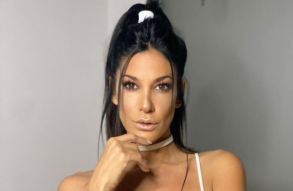 Silvina Escudero deslumbró desde el suelo con un body blanco y un particular escote