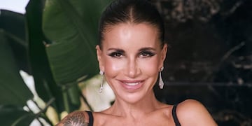 Mega escote y transparencias: Flor Peña eligió el vestido más sexy y lo mostró en una producción de fotos súper hot