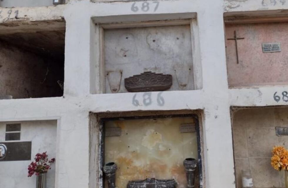 Un hombre fue a visitar la tumba de su hijo en General Roca y en su lugar había otra persona sepultada