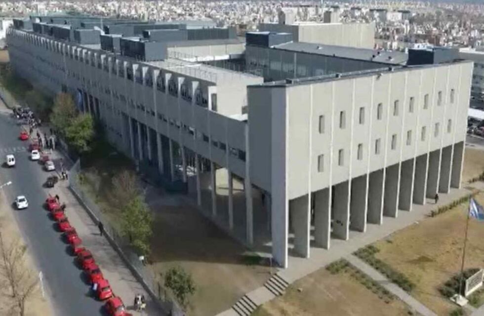 Denuncian en Salta que una mujer está presa por haber tenido un bebé que habría muerto en el parto