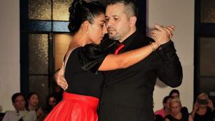 Clases de baile a cargo de Ani Fernández y Julio Solari.