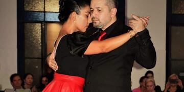 Clases de baile a cargo de Ani Fernández y Julio Solari.