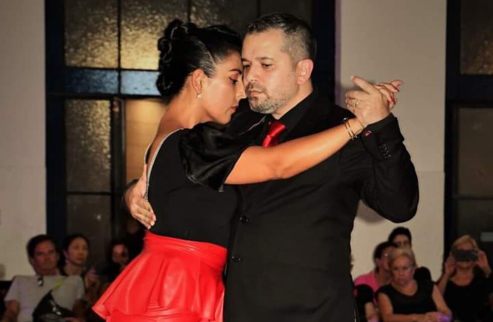 La Perinola comienza a girar con “La Milonga el Tropezón”