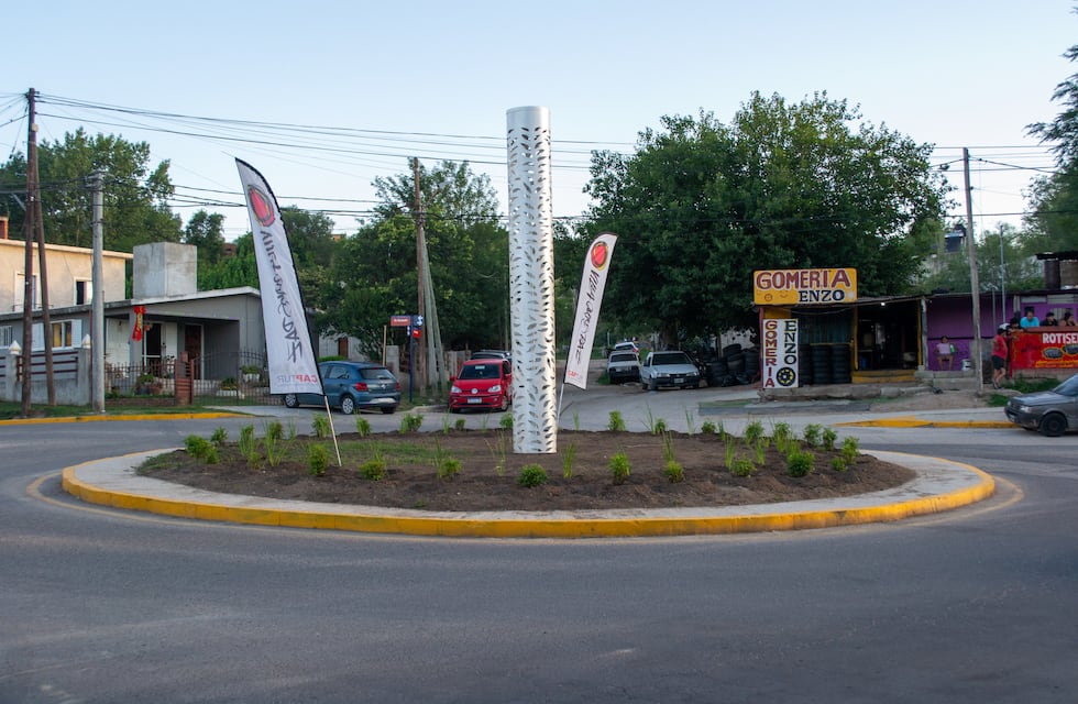 Jerarquización y sistematización del distrito oeste: se inauguró la nueva obra de seguridad vial y embellecimiento del ingreso Oeste a la ciudad