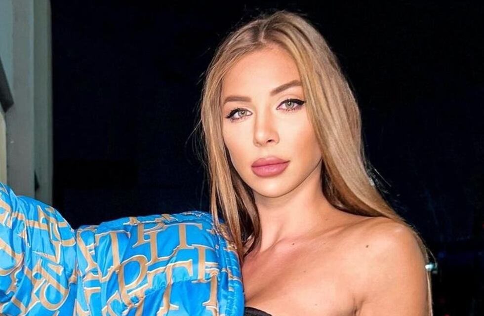 Romina Malaspina mostró “de más” con un top negro con aberturas y encandiló a sus fans