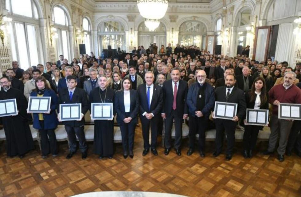 El Gobierno provincial declaró septiembre Mes de la Biblia en Tucumán